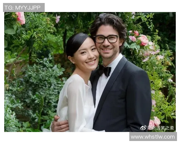 温暖瞬间足球明星怀抱孩子展现父爱与责任的完美结合